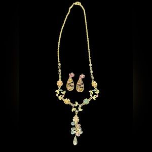 Women’s Vintage gold tone lucite dangle Necklace & Earring Set